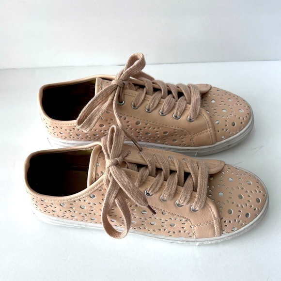 Women Qupid Reba-69C Leatherette Perforated Metallic Lace Up Sneaker - Picture 4 of 10